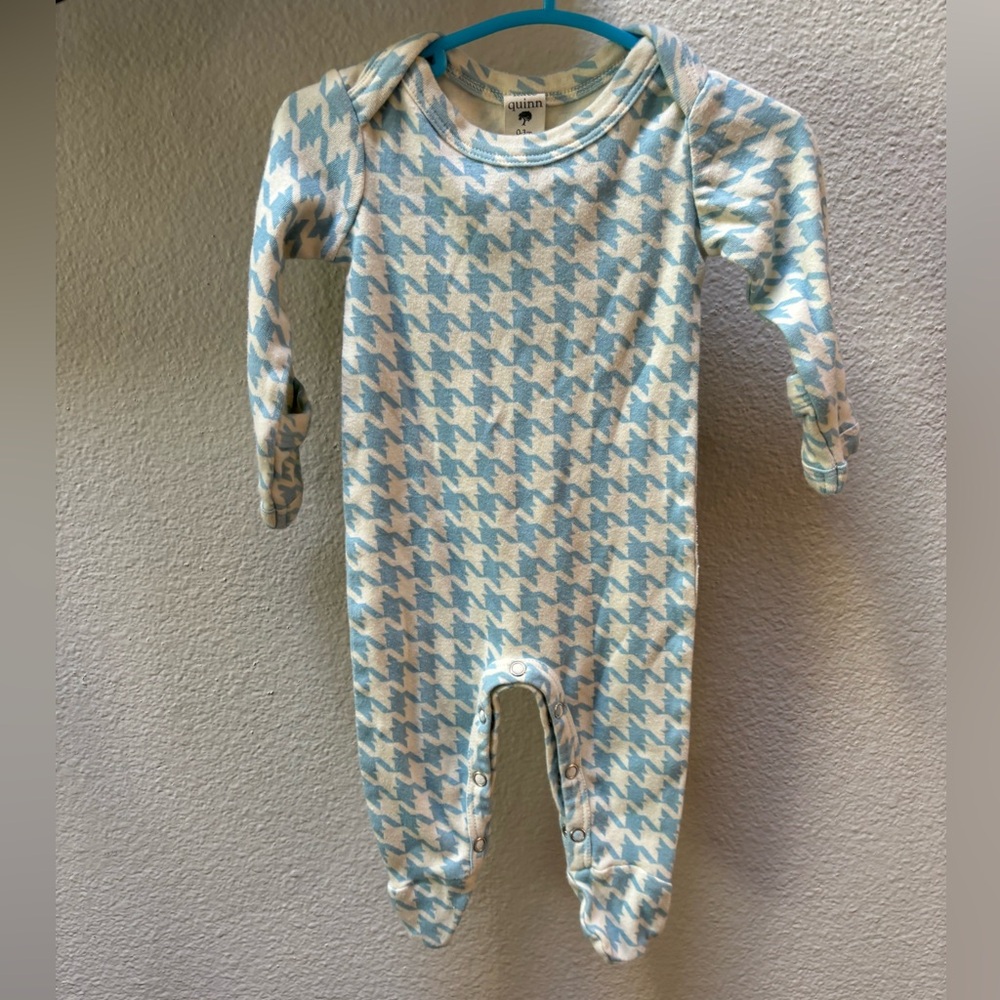 Organic cotton blue houndstooth lap neck footie